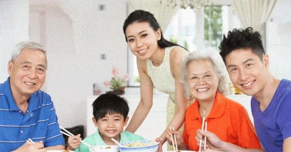 Khoản tiền chăm sóc người già trong gia đình