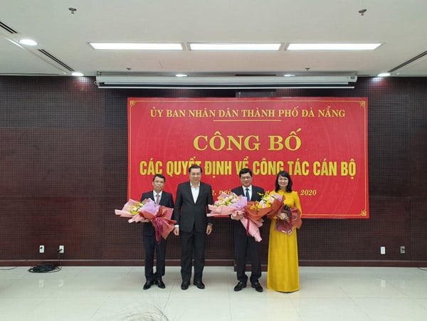 Bà Trần Thị Thanh Tâm (thứ nhất từ phải sang trái) được bổ nhiệm giữ chức vụ Giám đốc Sở Kế hoạch và Đầu tư thành phố Đà Nẵng